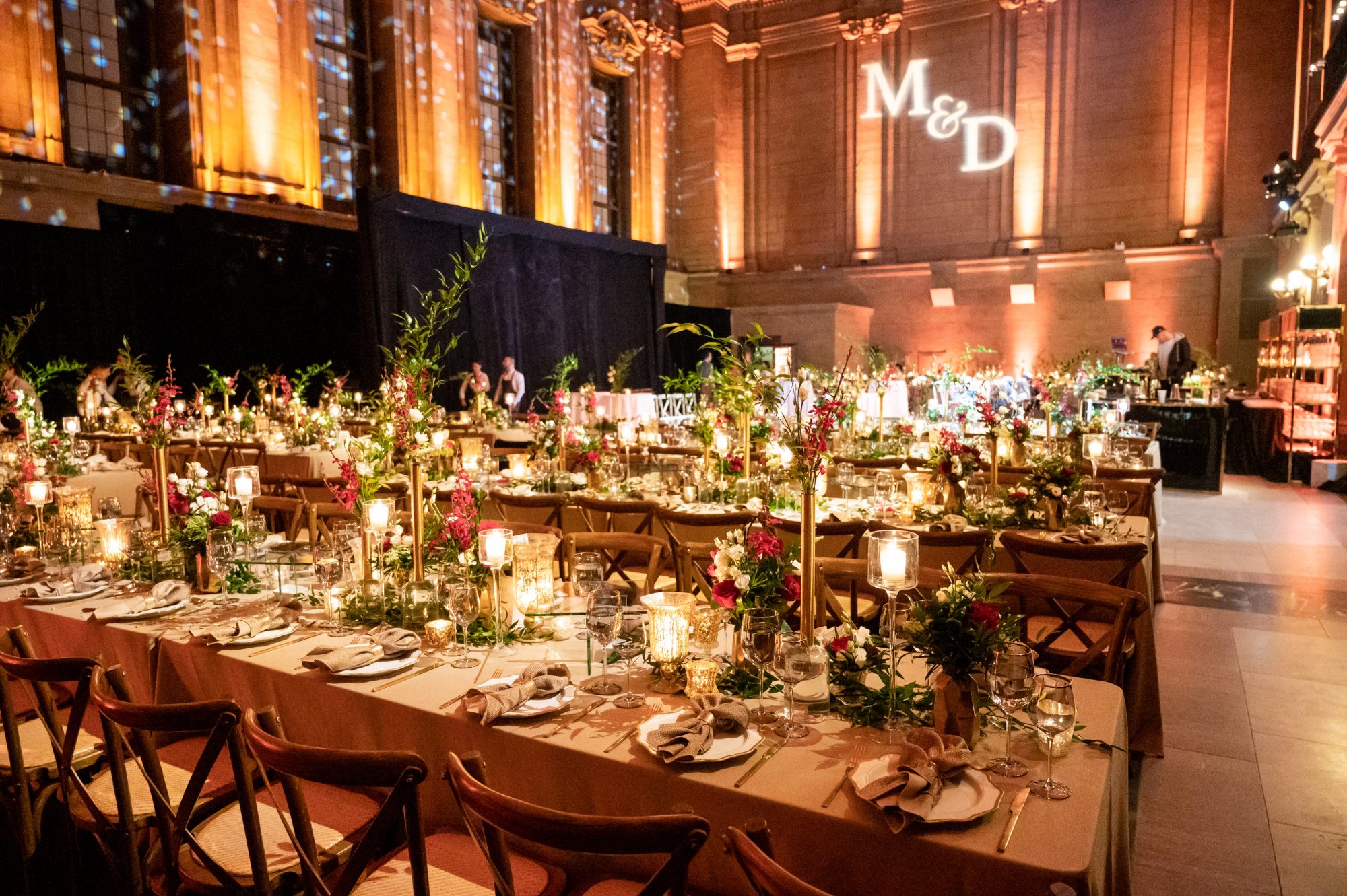 Contemporary wedding decor in gold with wooden details at Le St-James Theater